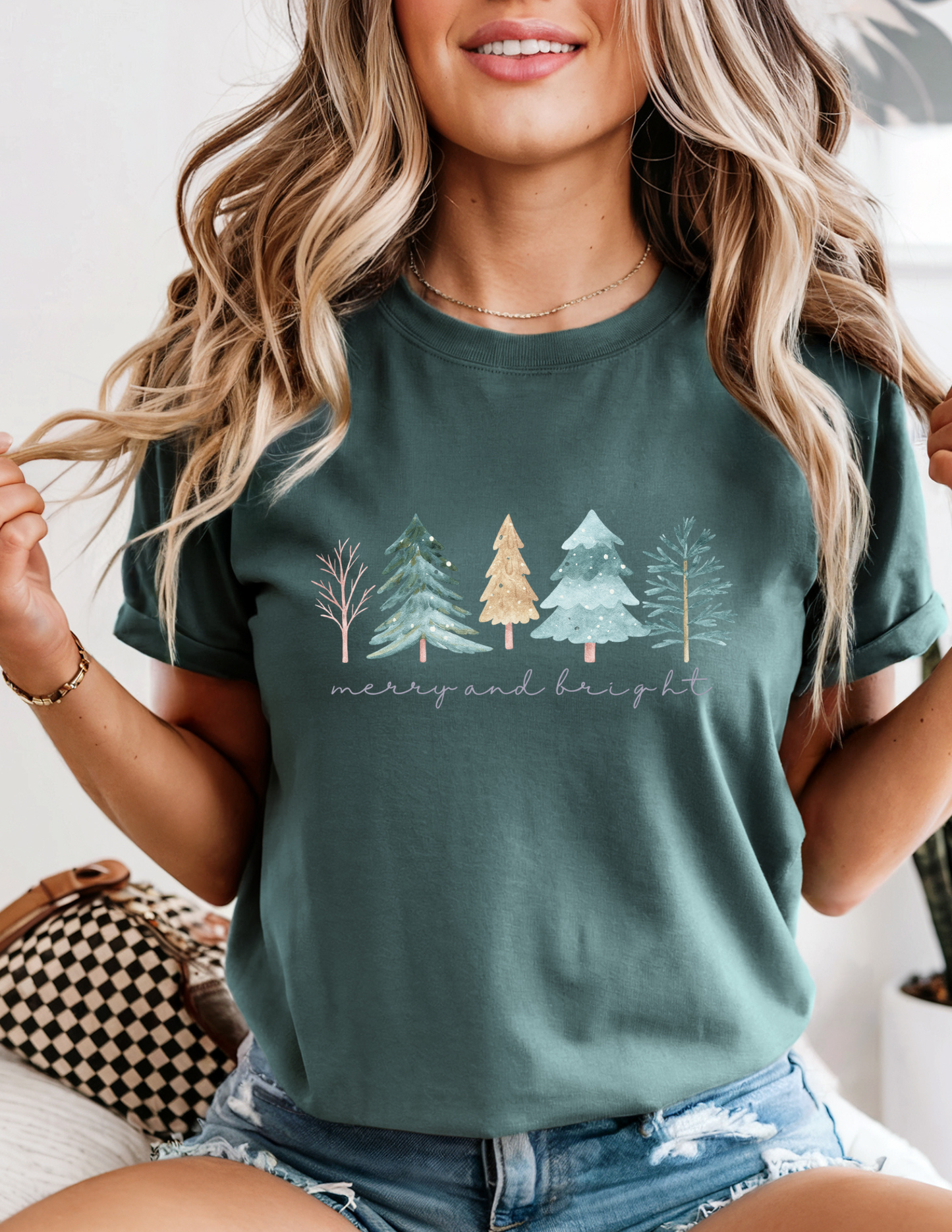 Roundtop - Merry and Bright Christmas T-Shirt